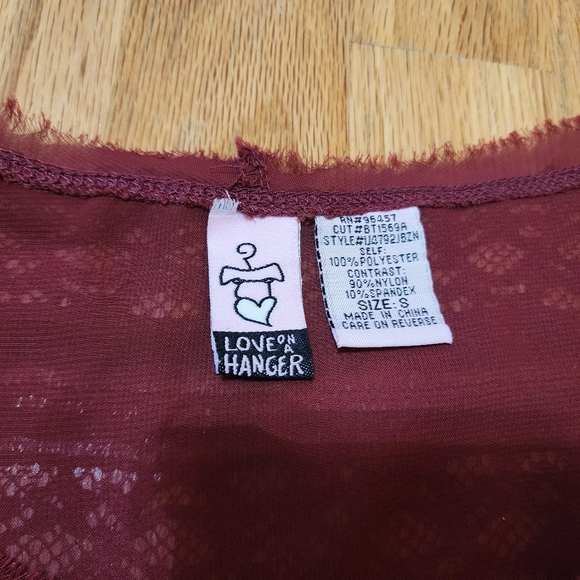 Burgundy red blouse shirt laced hi-low front slit back Size Small - Picture 4 of 8